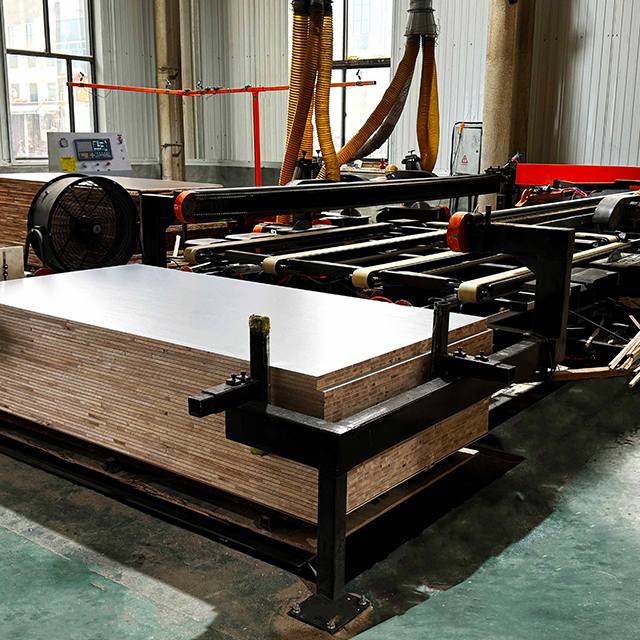 Máquina de corte de corte de borde de madera contrachapada automática